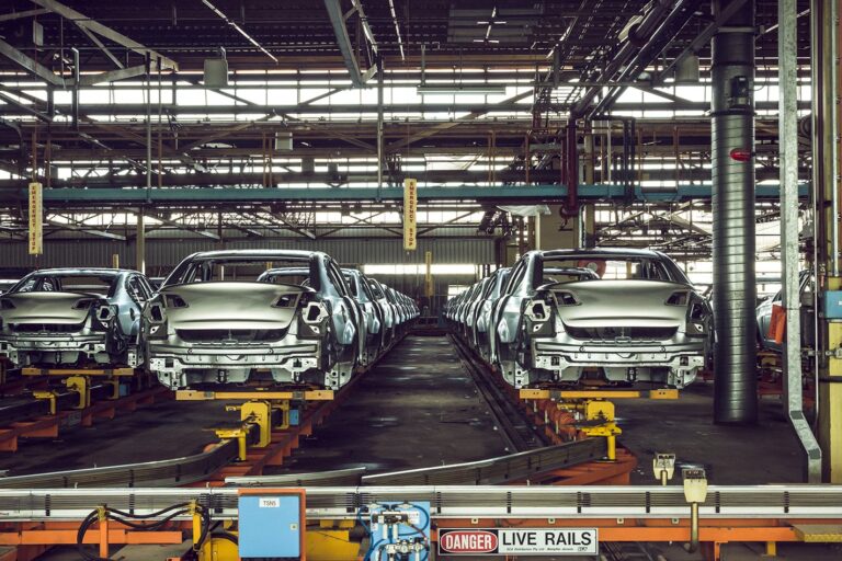 HOLDEN Sept2017  ThomasWielecki  003_main