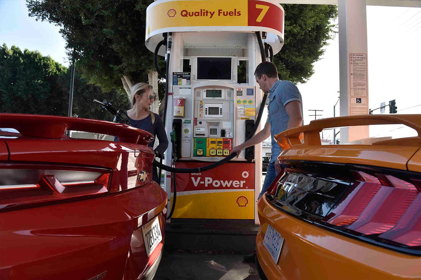 mustang v camaro fuel stop