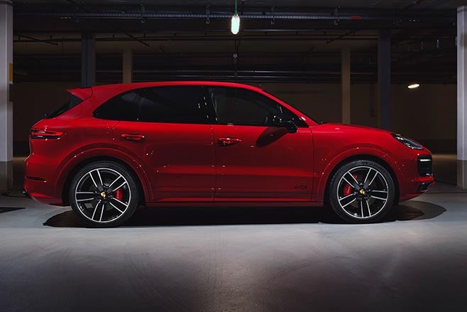 2020 Porsche Cayenne GTS side