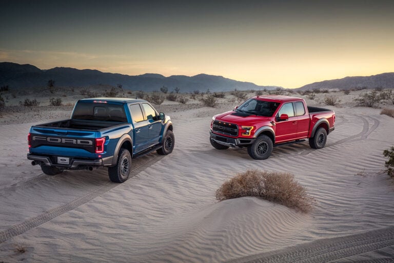 Ford F-150 Raptor dirt