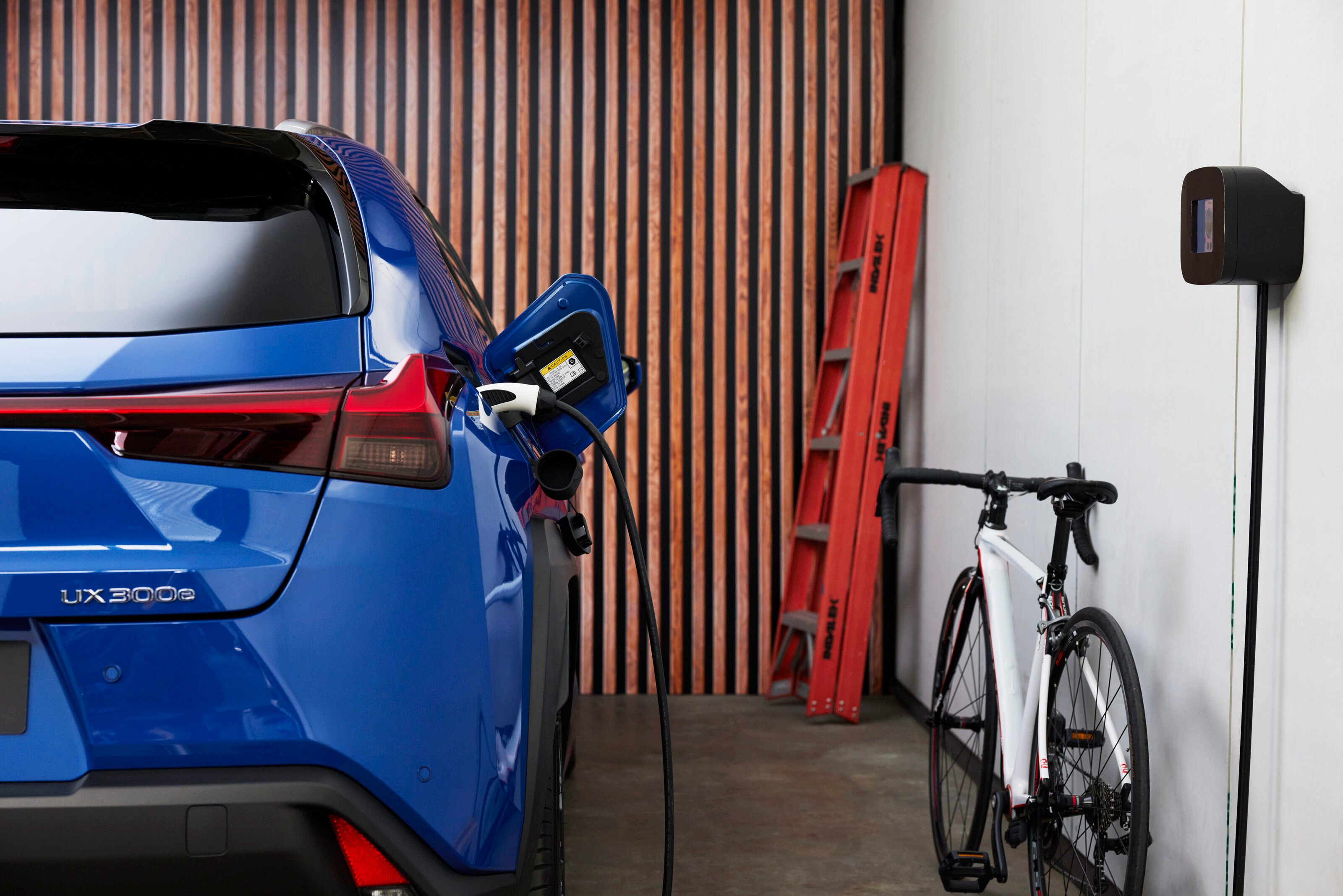 Lexus UX300e with free wall charger