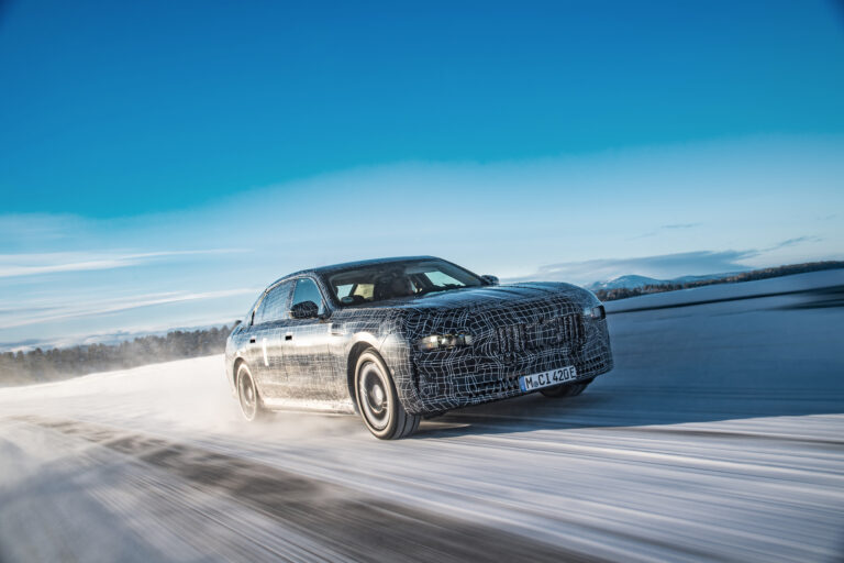 BMW i7 teased