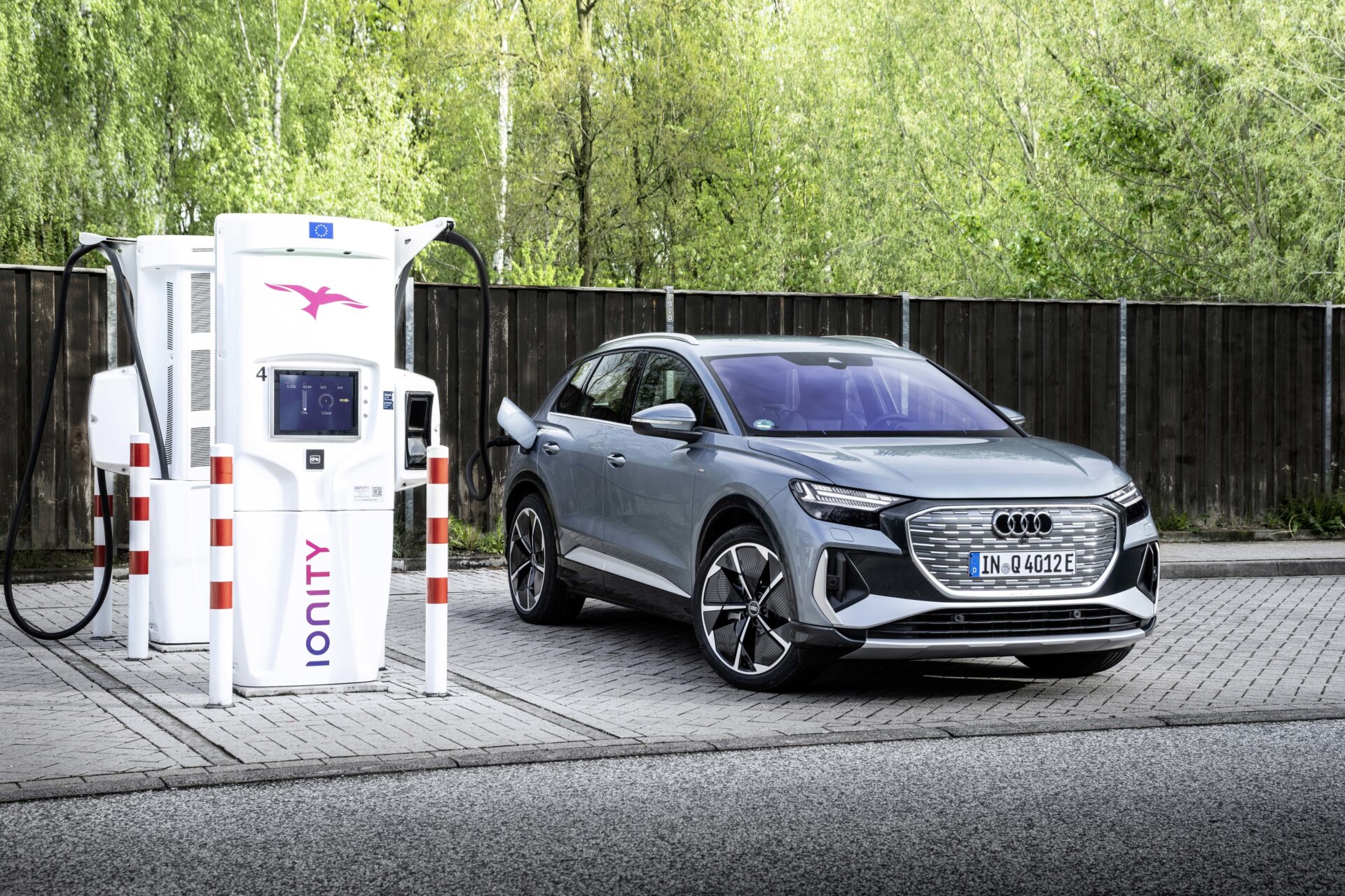 Audi E Tron Ladennull