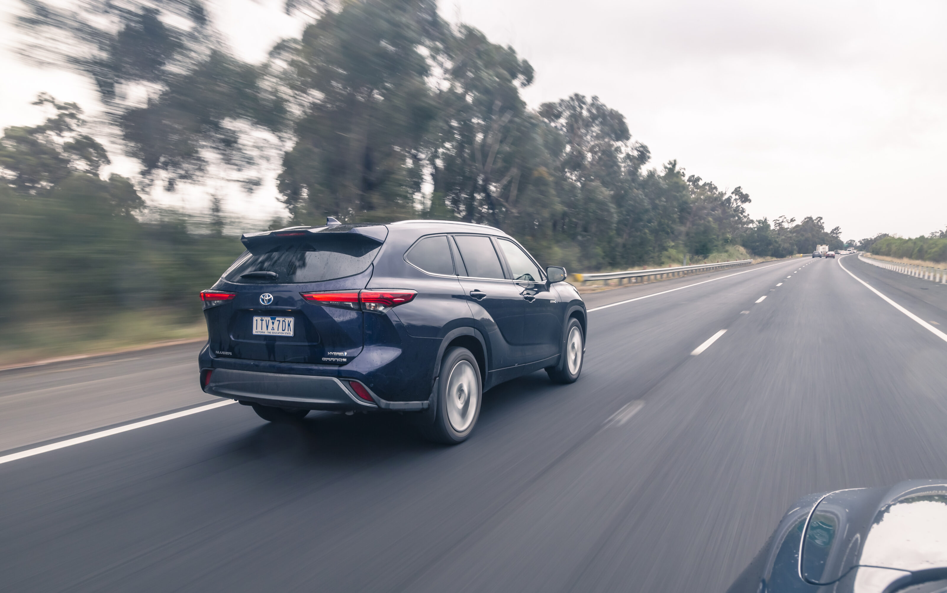 Kia Sorento Toyota Kluger hybrid