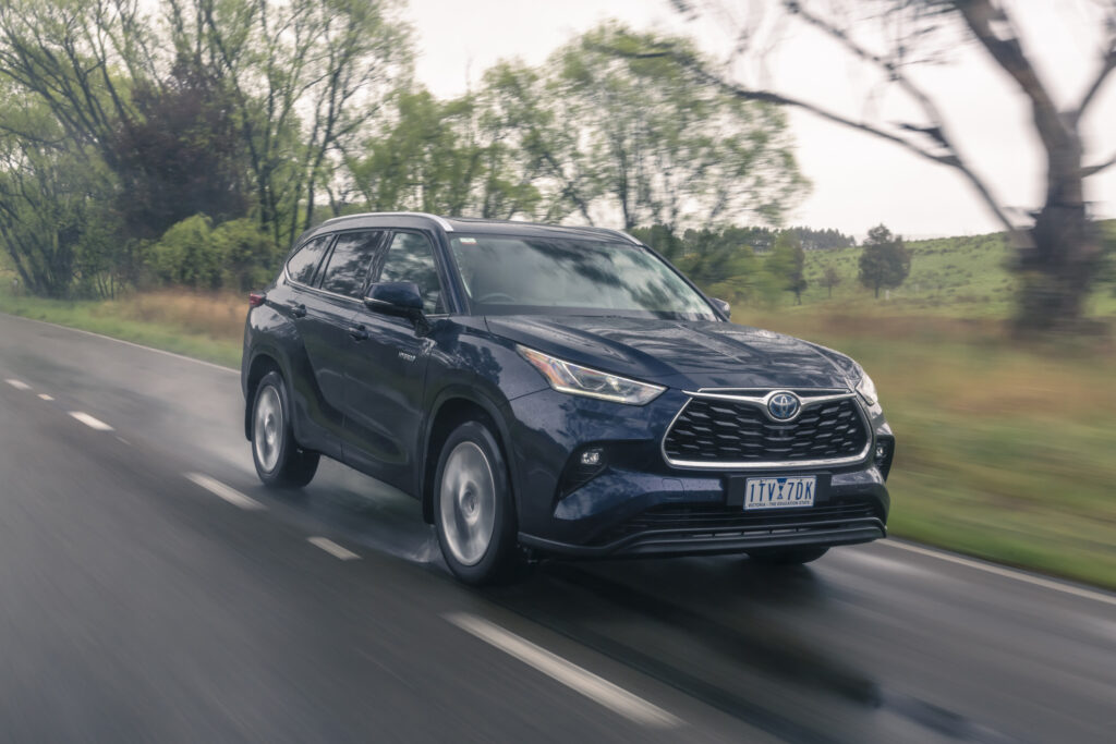 Kia Sorento Toyota Kluger hybrid