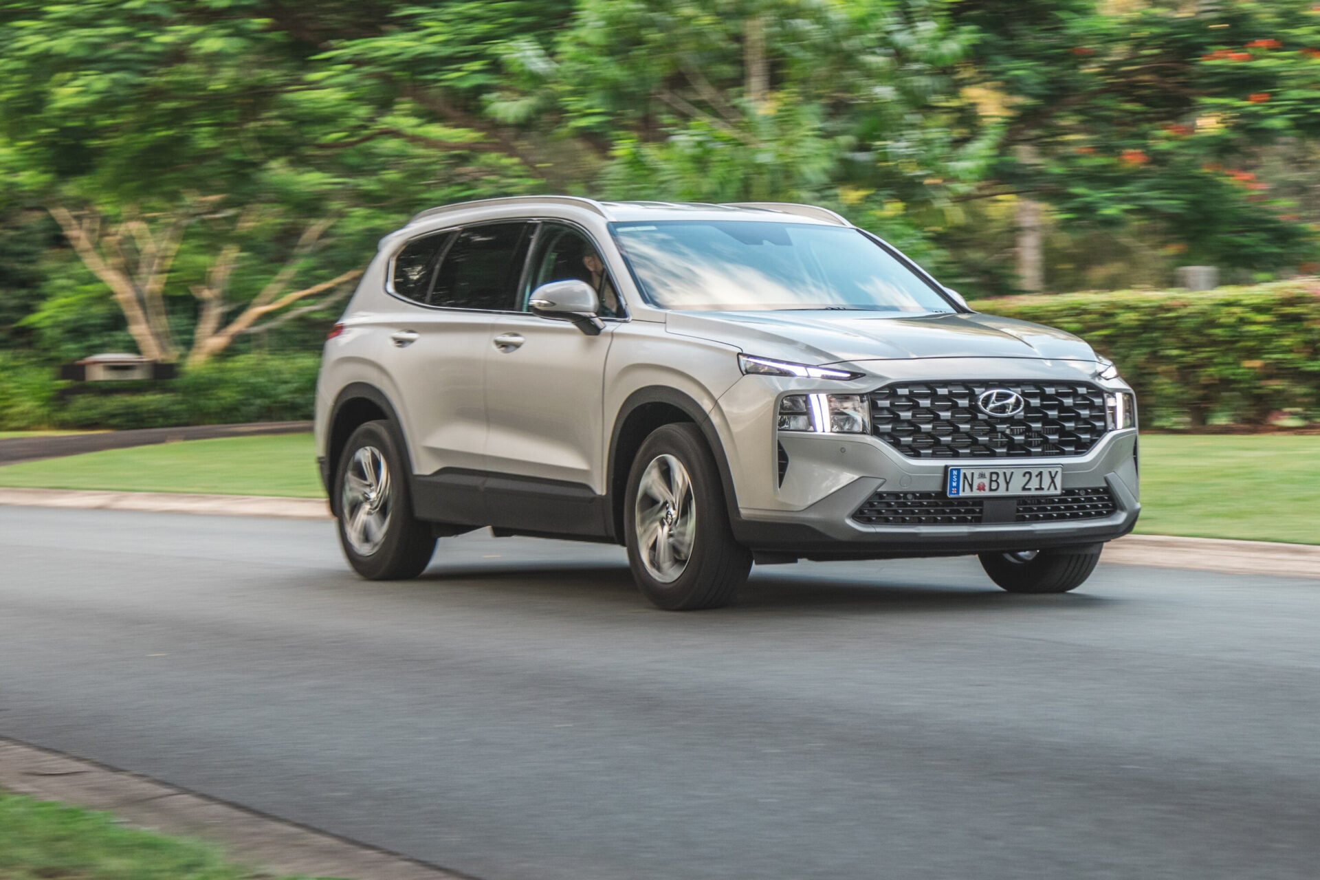 Hyundai Santa Fe Reviews, Prices & Specs