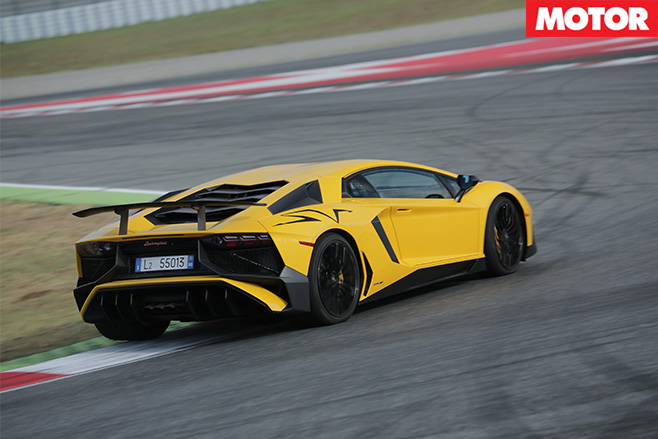 Lamborghini Avendator SV rear
