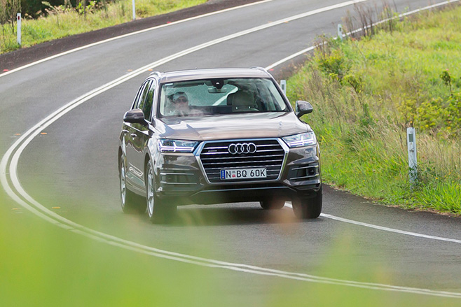 Audi Q7 front side