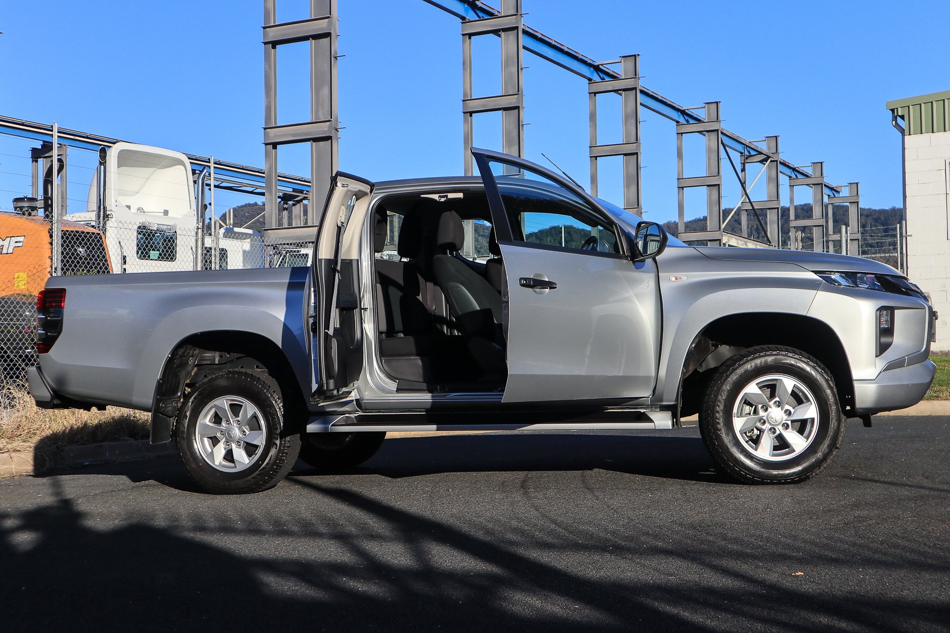 Mitsubishi Triton crew cab 2019