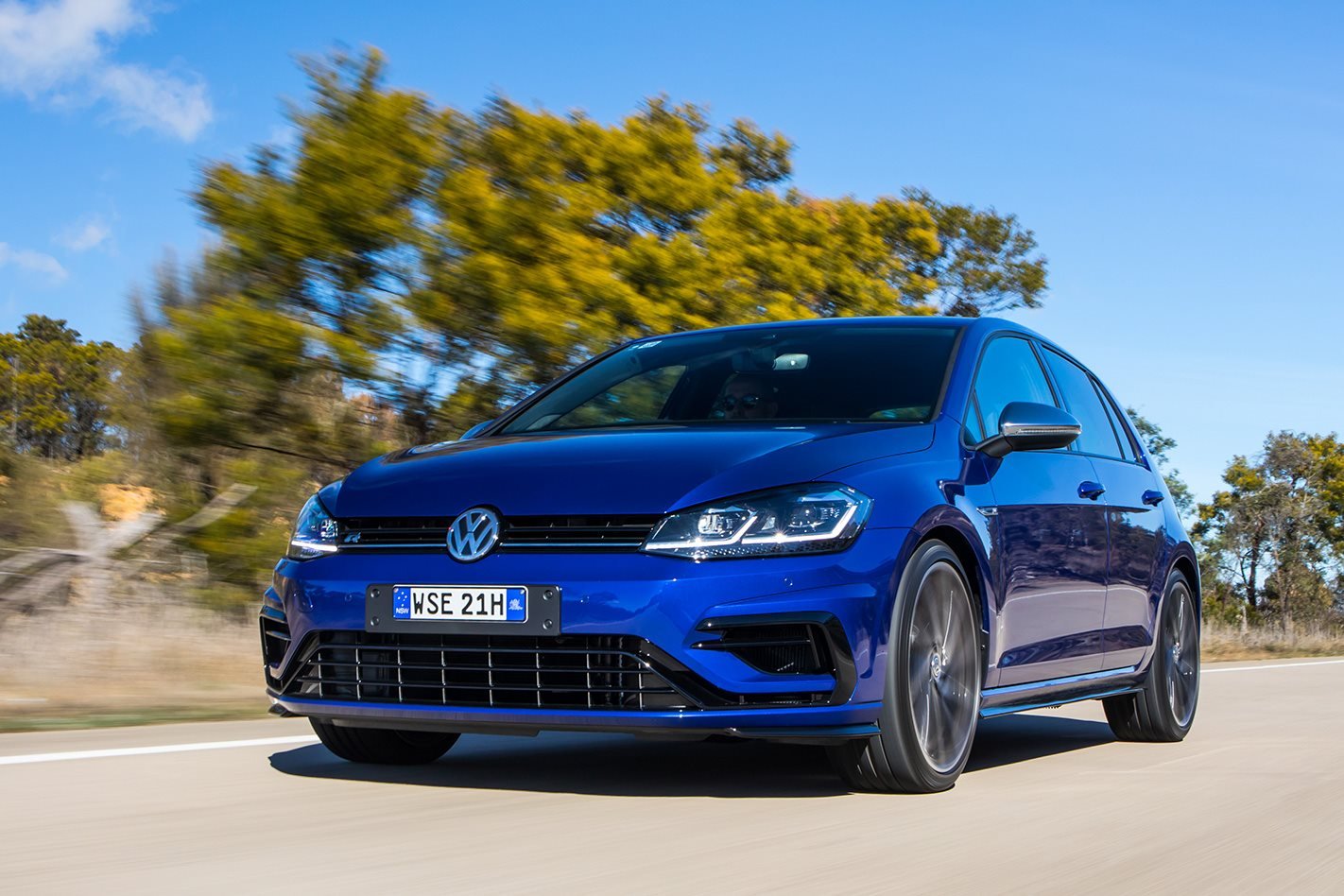 2017 Volkswagen Golf R manual driving
