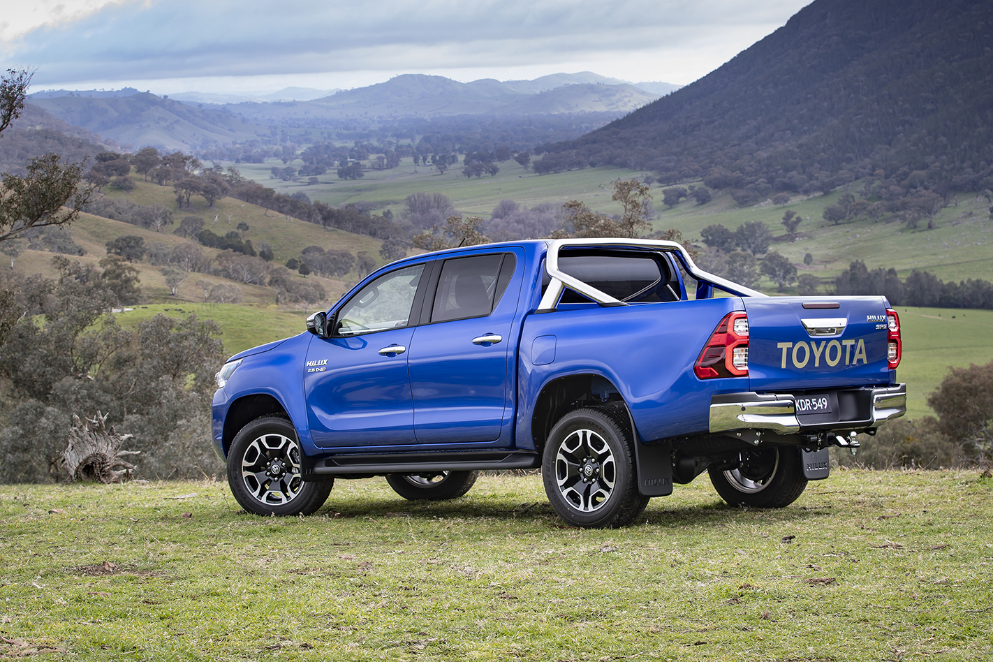 hILUX SR5