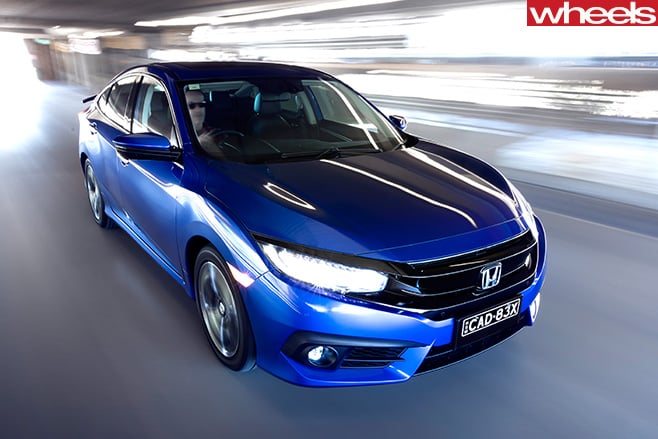 2016-Honda -Civic -RS-driving -top -side