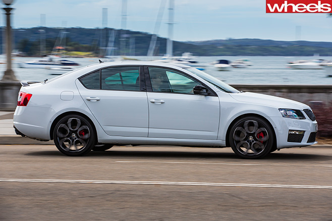 Skoda -Octavia -RS230-side