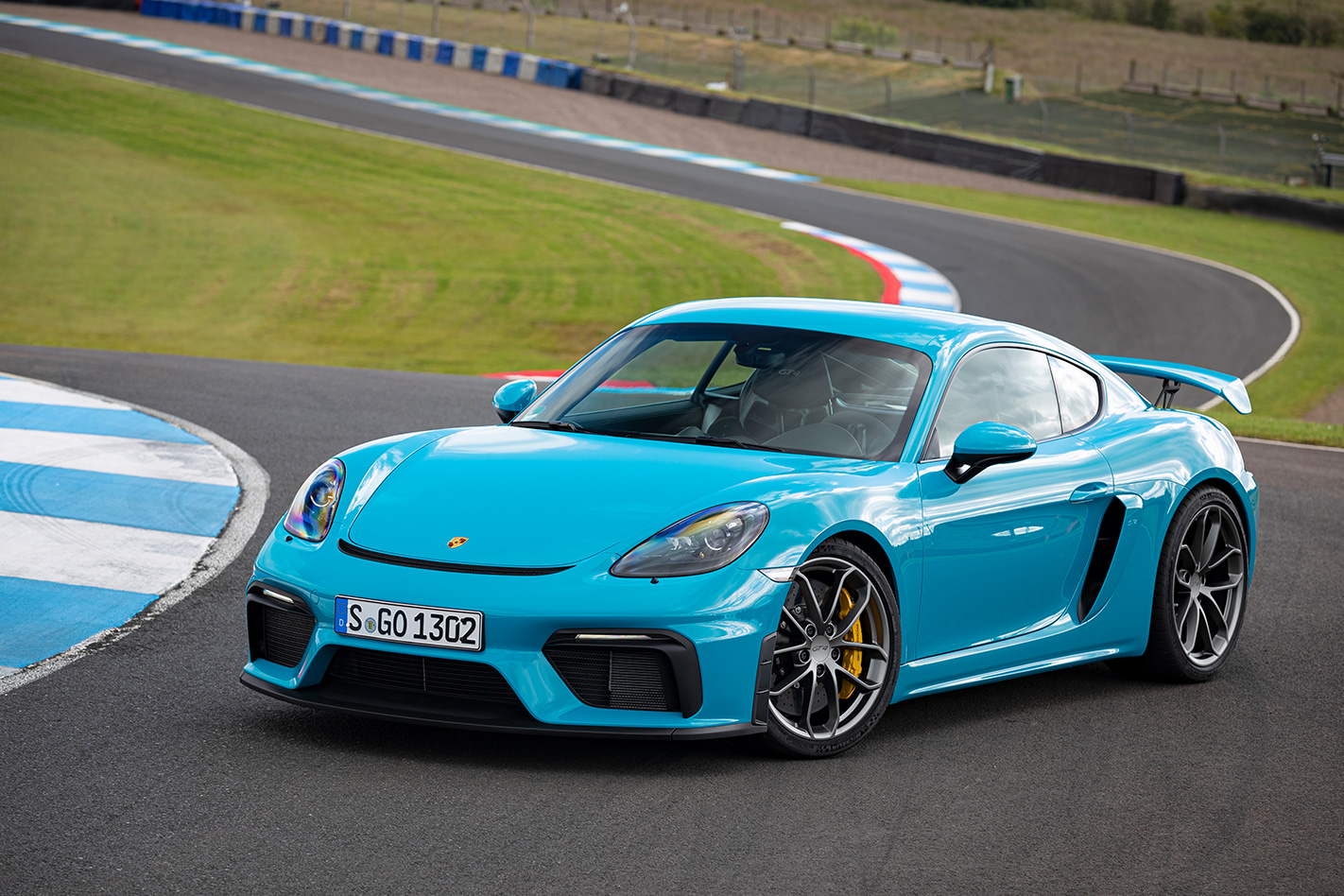 porsche cayman gt4