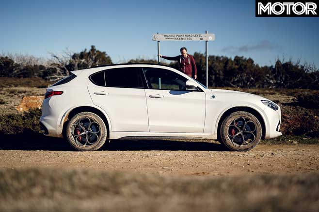 2019 Alfa Romeo Stelvio Q route signage