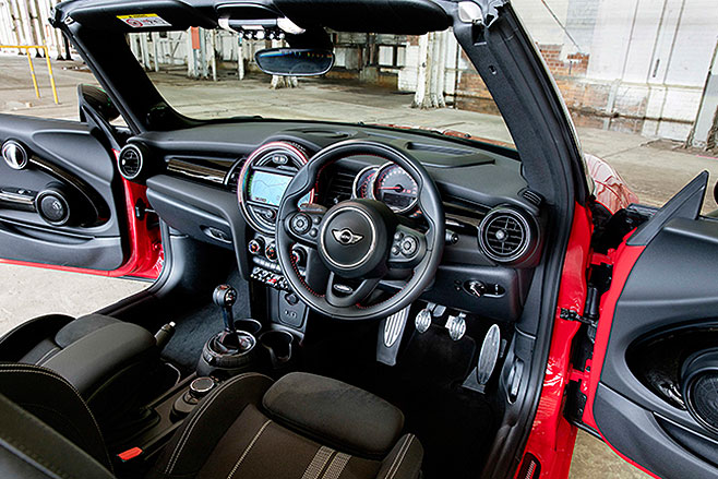 2017-Mini -John -Cooper -Works -Convertible -steering -wheel
