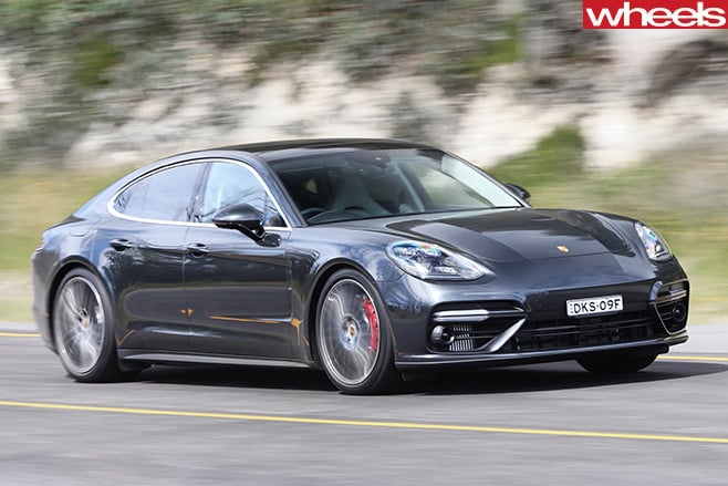 2017-Porsche -Panamera -front