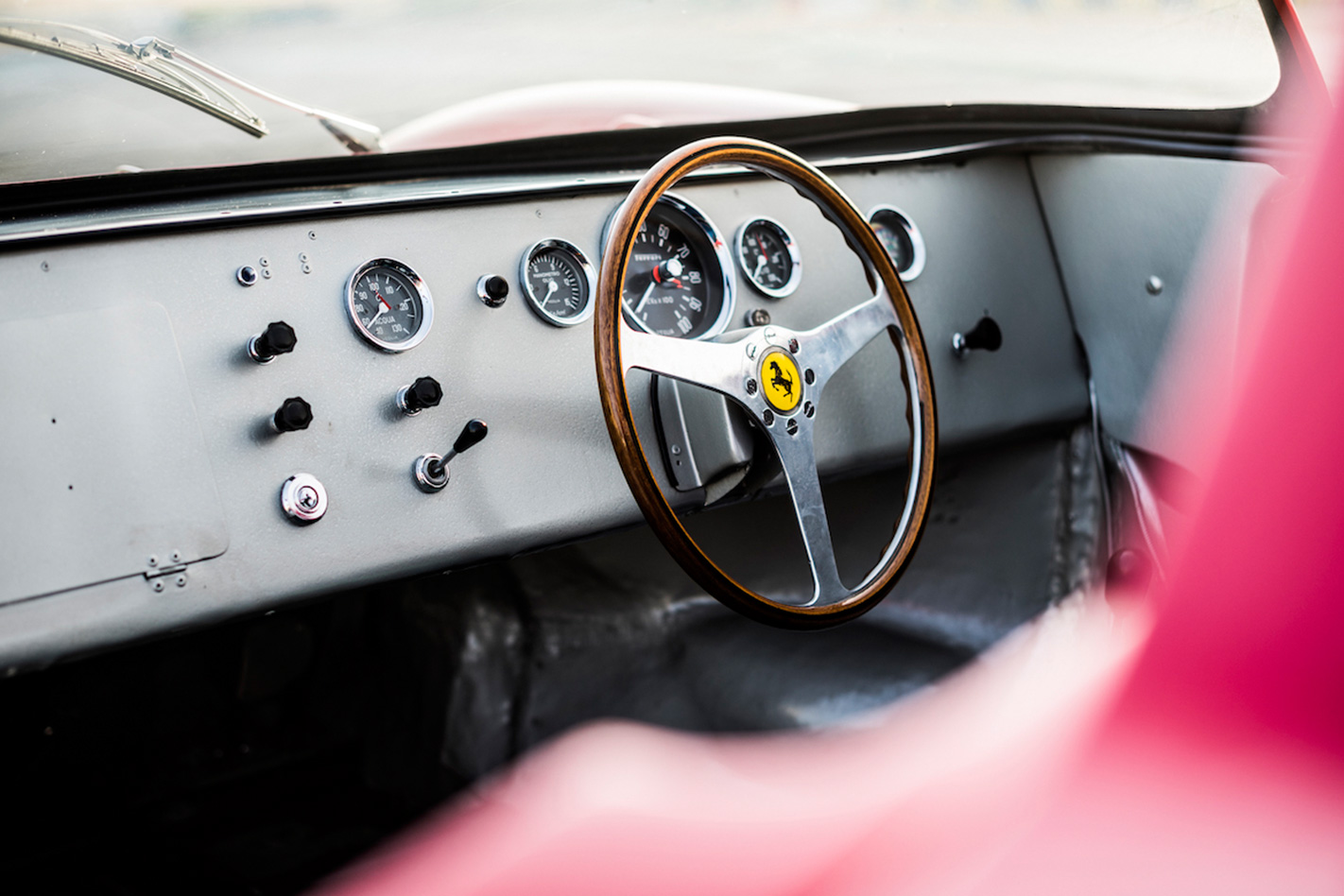 ferrari 275 p dash