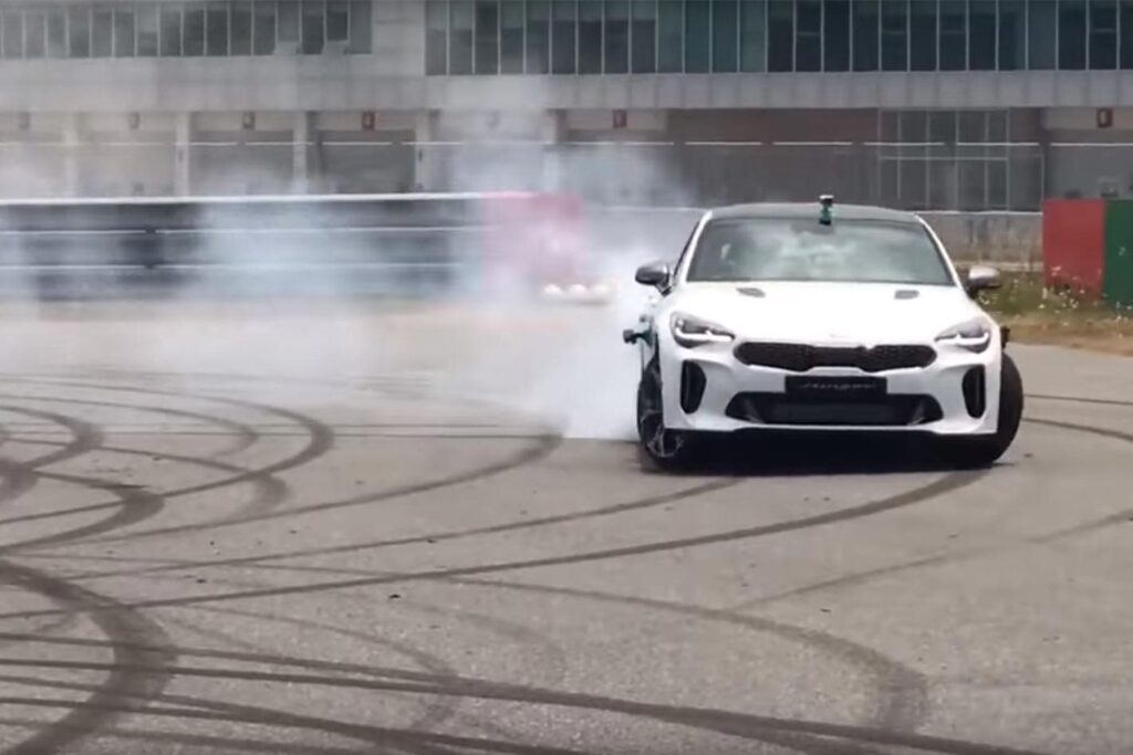 kia Stinger GT burnout main