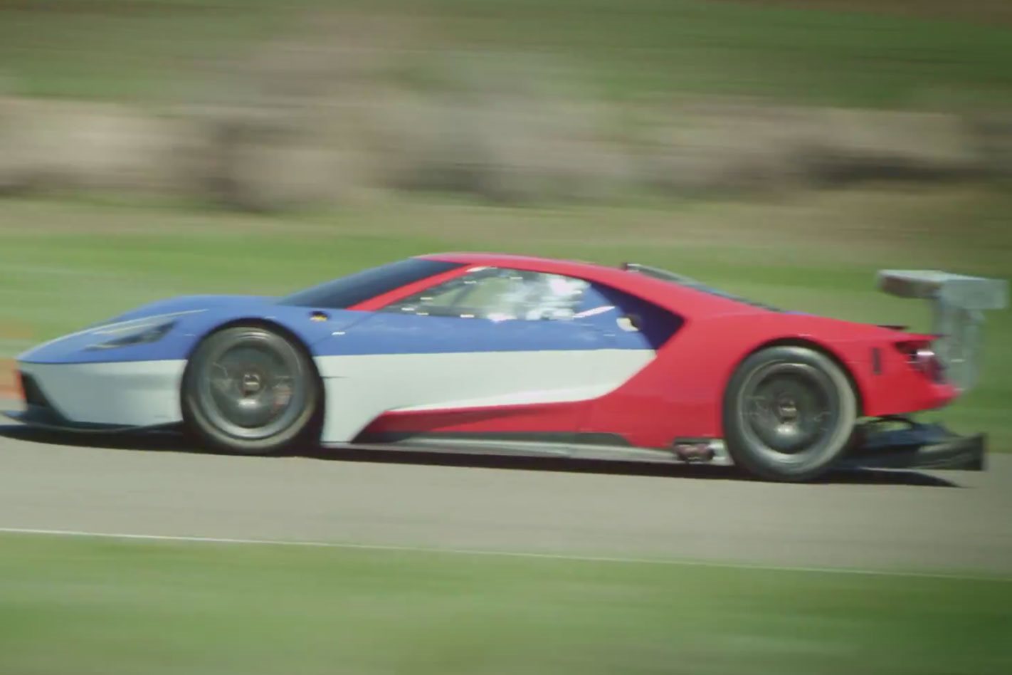 Ford’s GT race car caught at full noise