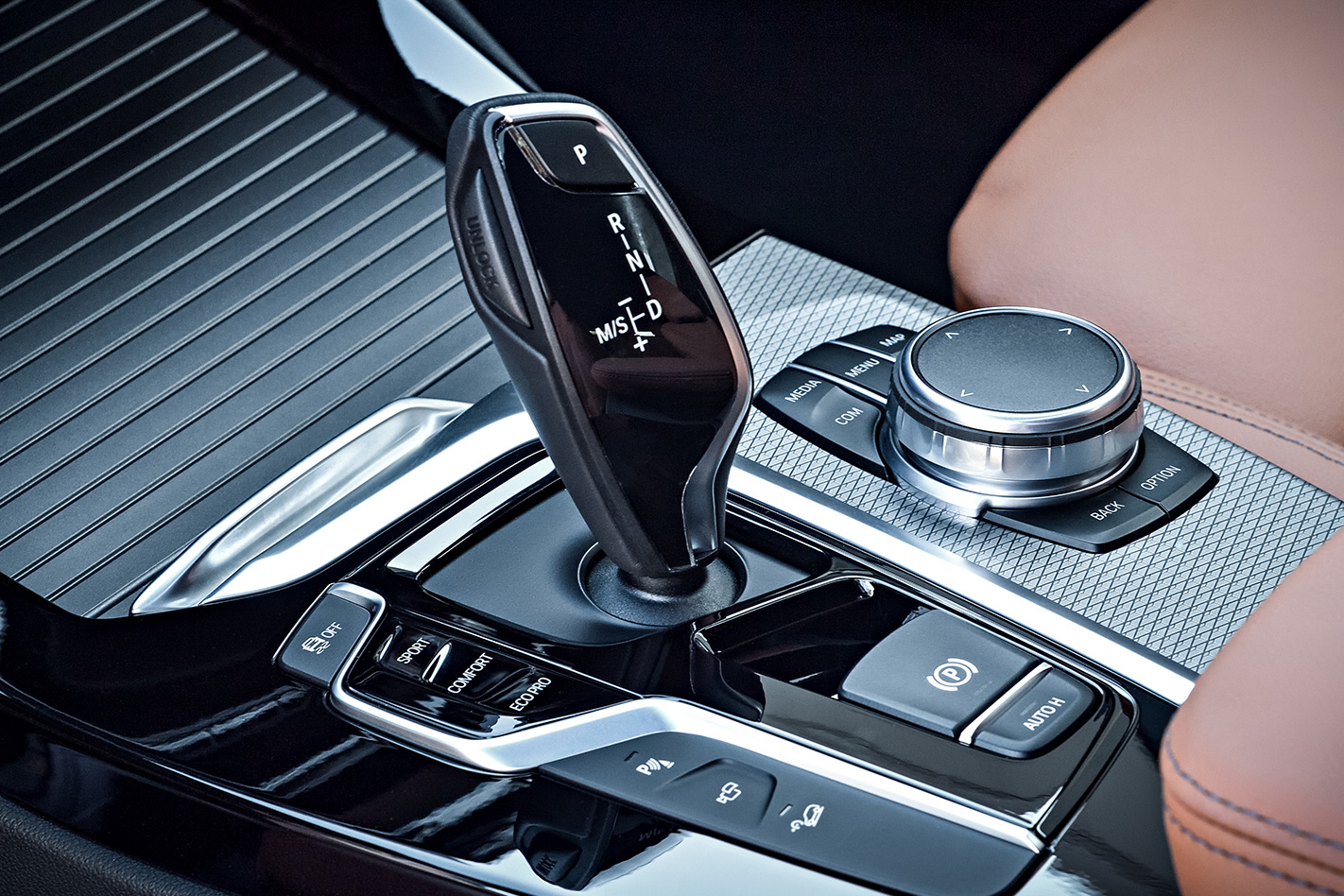 BMW X3 M40i gearstick