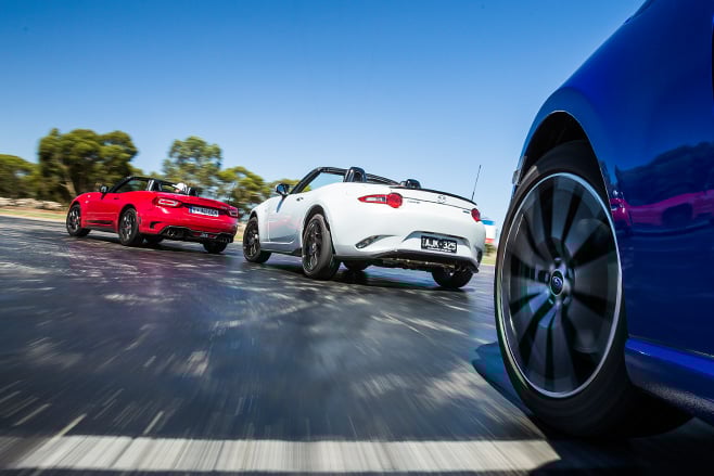 Subaru BRZ vs Mazda MX-5 2.0 vs Abarth 124 Spider rear view
