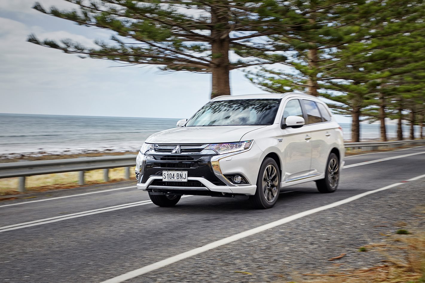 Outlander PHEV header long