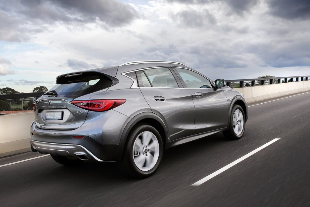 Infiniti QX30 rear side