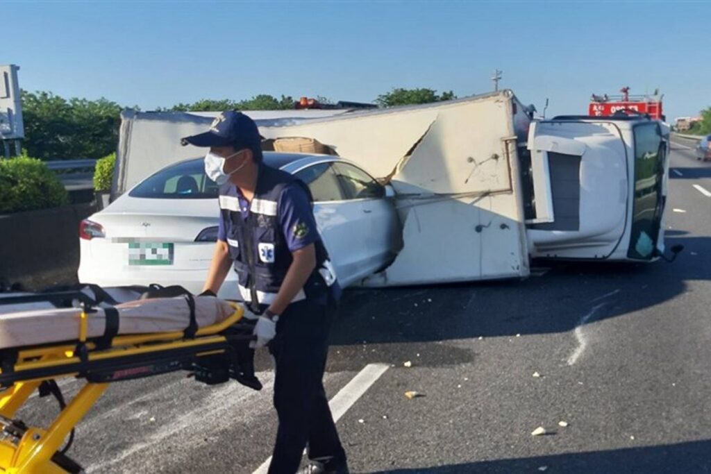 tesla model 3 autopilot crash