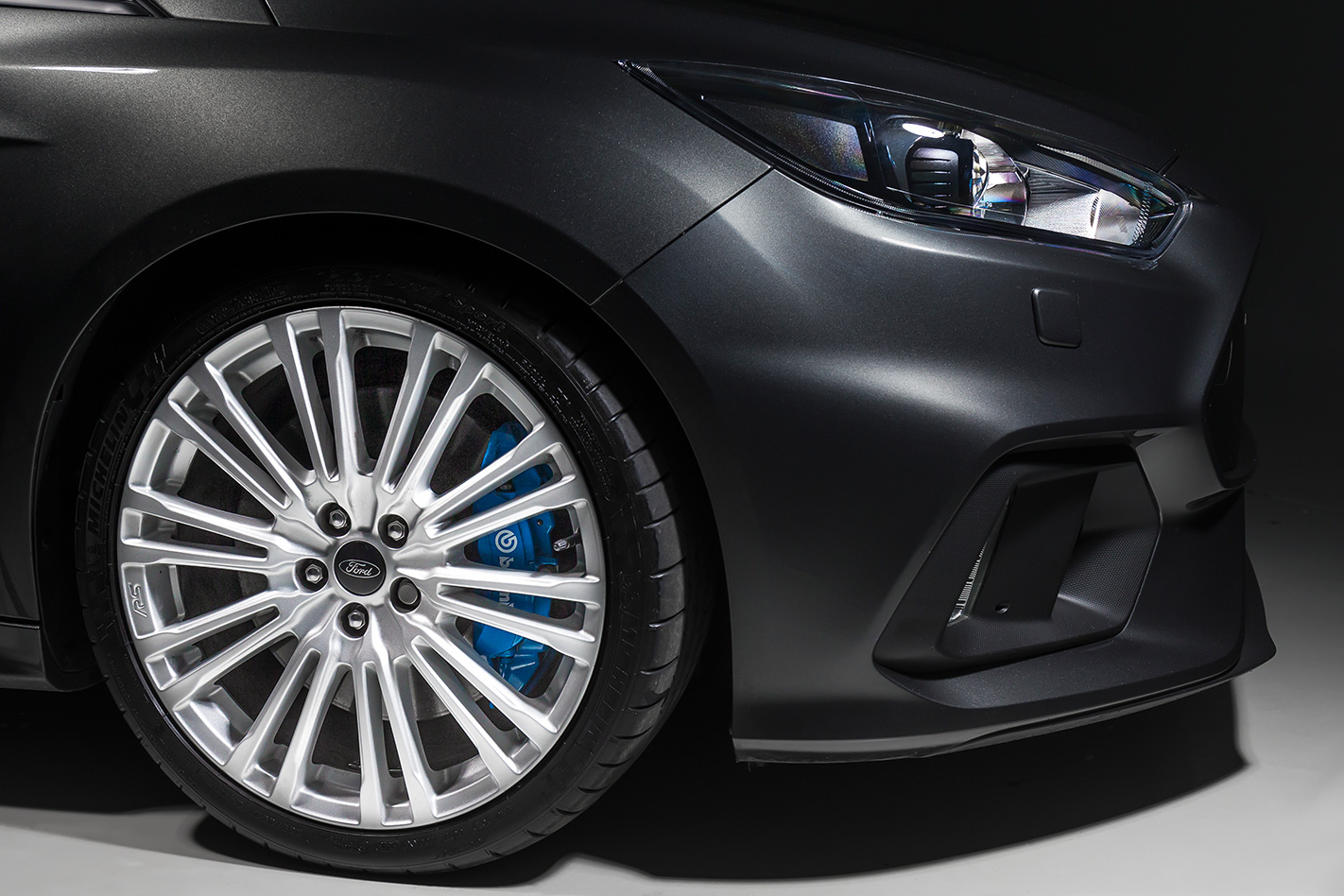 2017-Ford-Focus-RS-wheel.jpg
