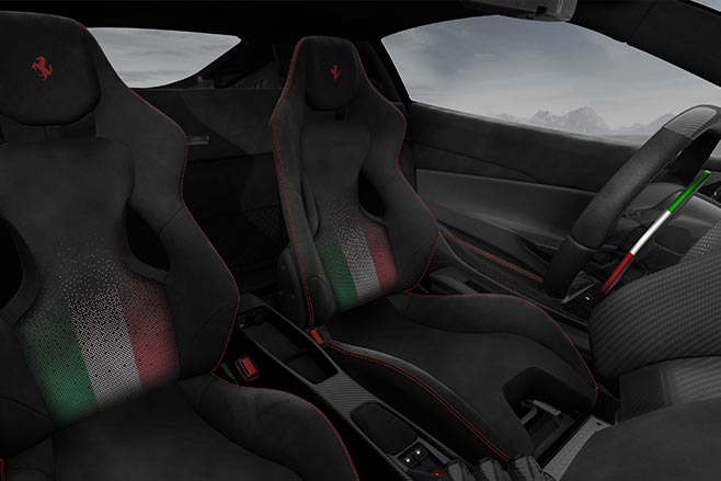 2018-ferrari-488-pista-piloti-interior