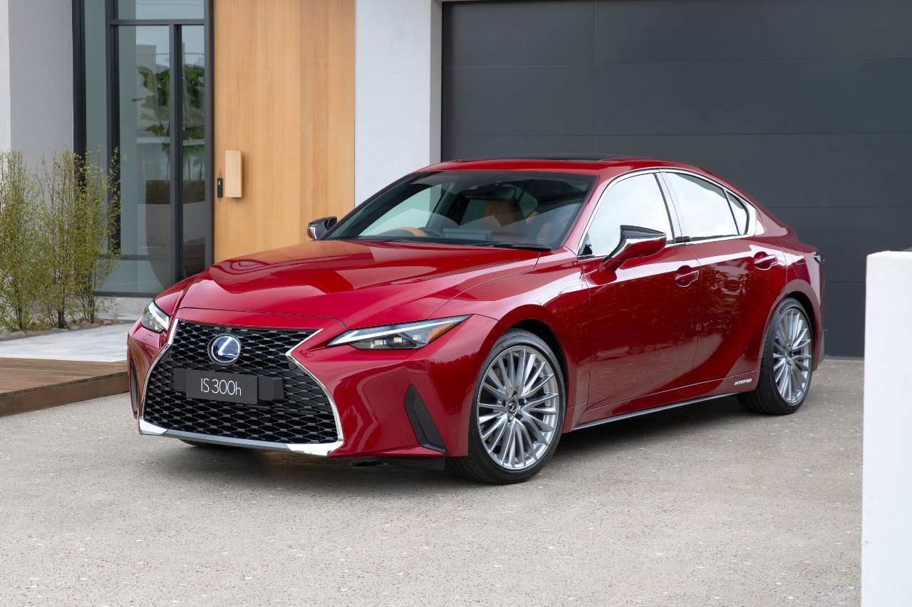 2021 Lexus IS 300h