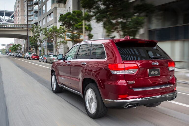 2016 Jeep Grand Cherokee driving rear