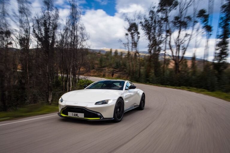 Aston_Martin_V8_Vantage_1_AML__Portugal_10341