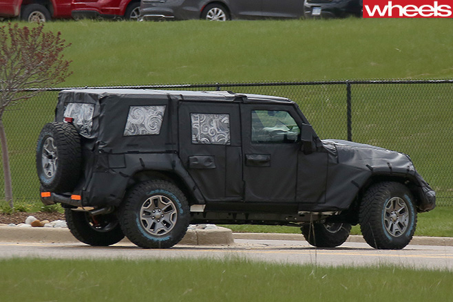 Jeep -Wrangler -spy -pic -side