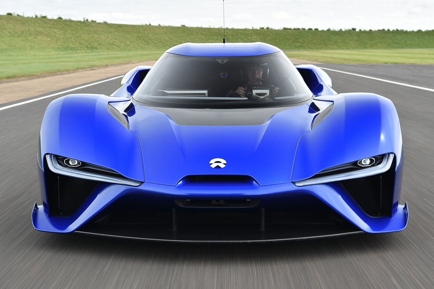 2018-NIO-EP9-electric-supercar-headlights.jpg
