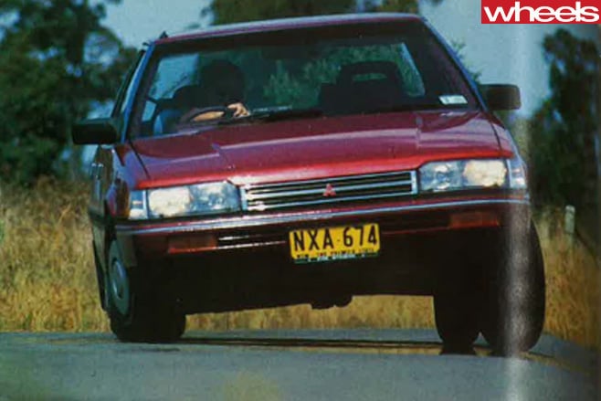 1986-Mistubishi -Magna -interior