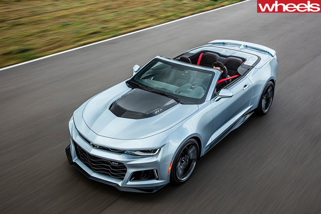 Chevrolet -Camaro -ZL1-convertible -driving