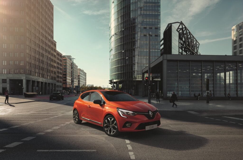 Renault Clio steps out before Geneva debut