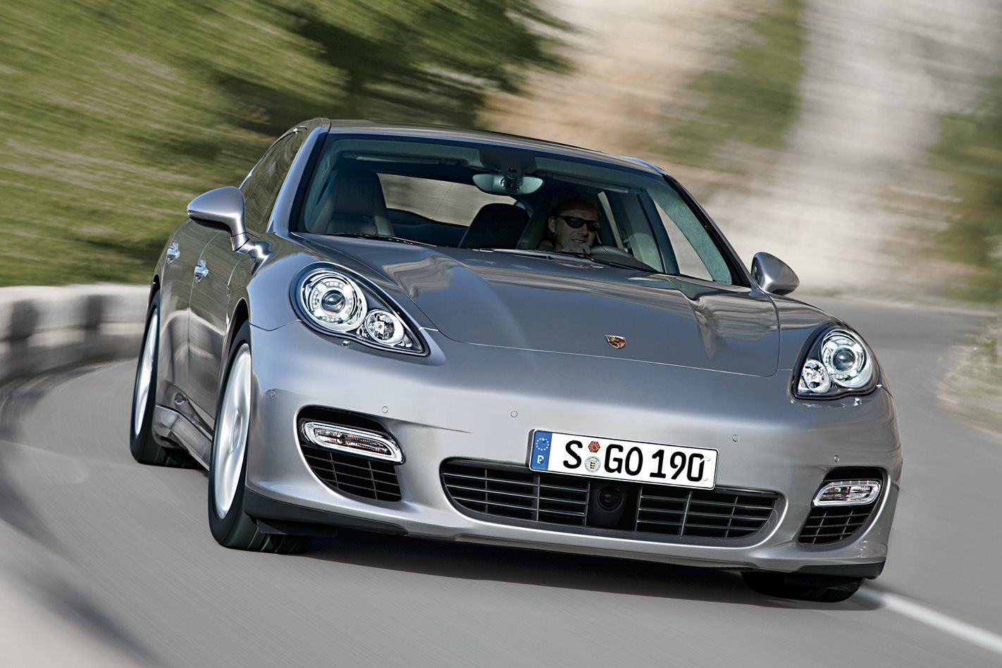 2010 Porsche Panamera turbo front