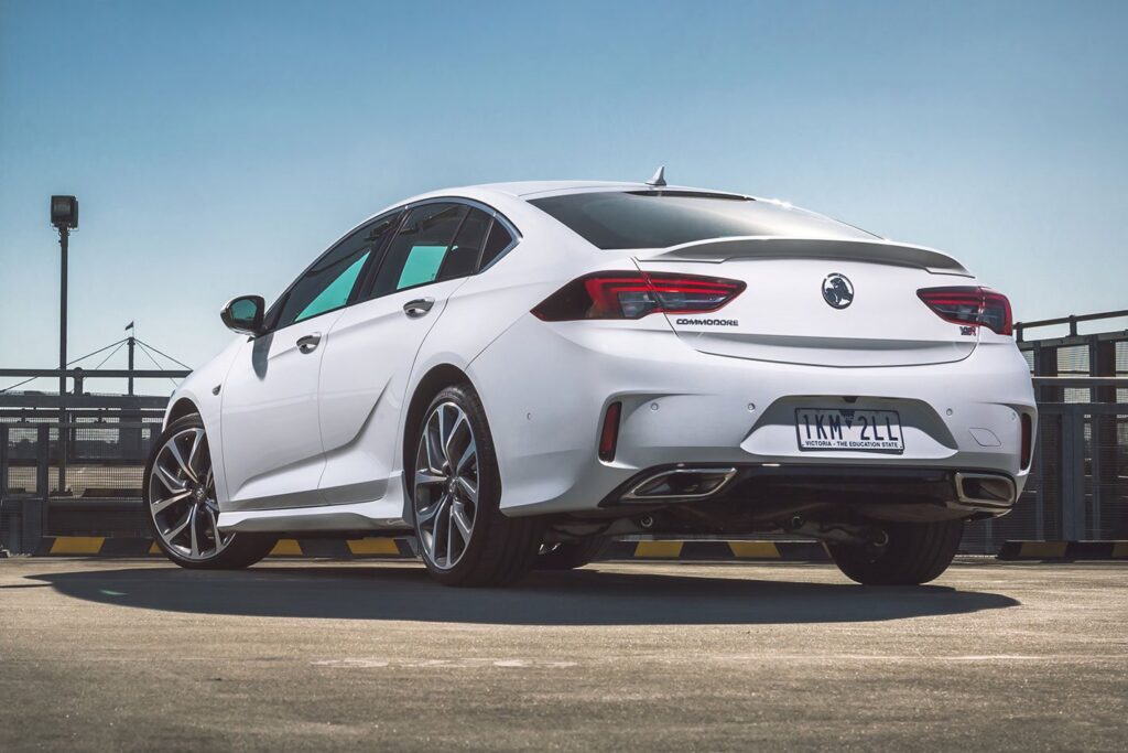 NG COMMODORE  ThomasWielecki  01_main