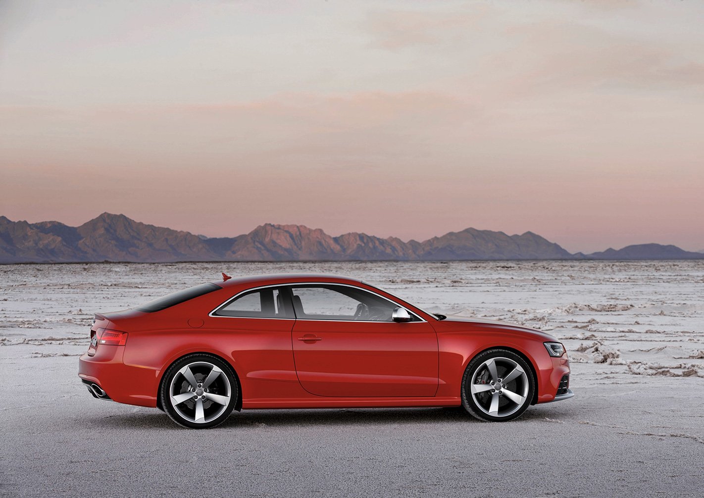 2010 Audi RS5 side profile