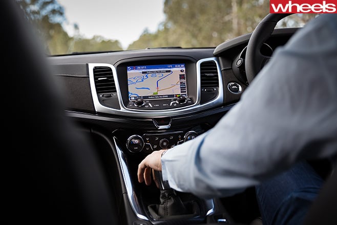 Damion -Smy -driving -commodore -ss -v -interior