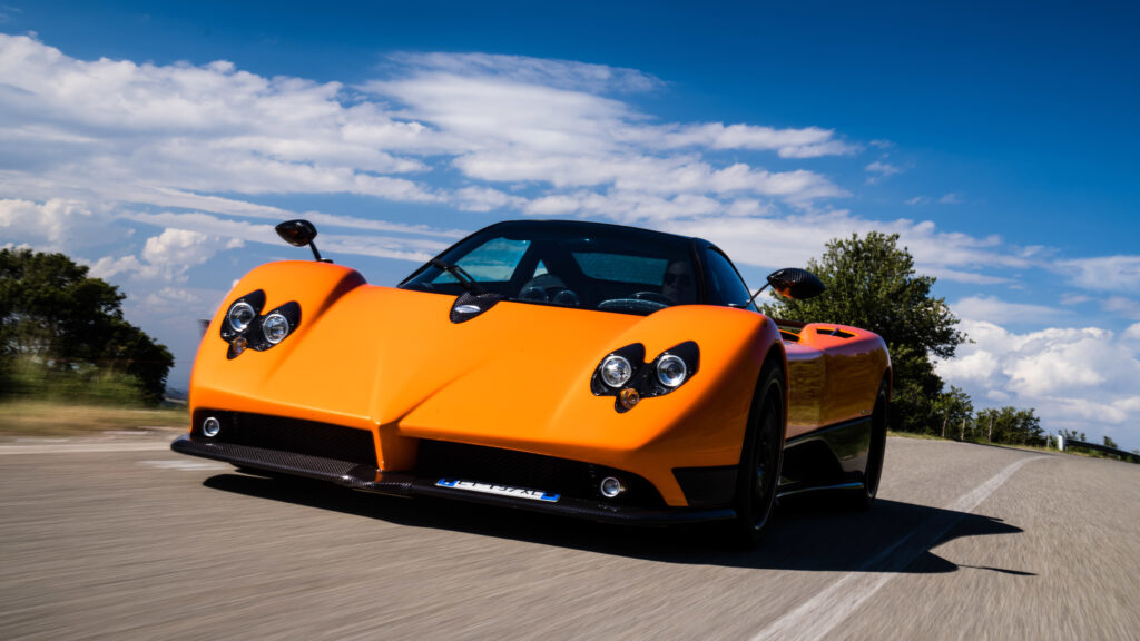 2021 Pagani Zonda F vs Modena's Motor Valley Festival