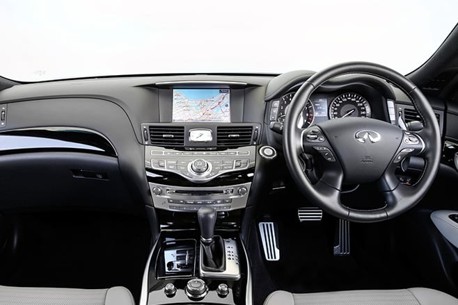Infiniti -Q70-dashboard