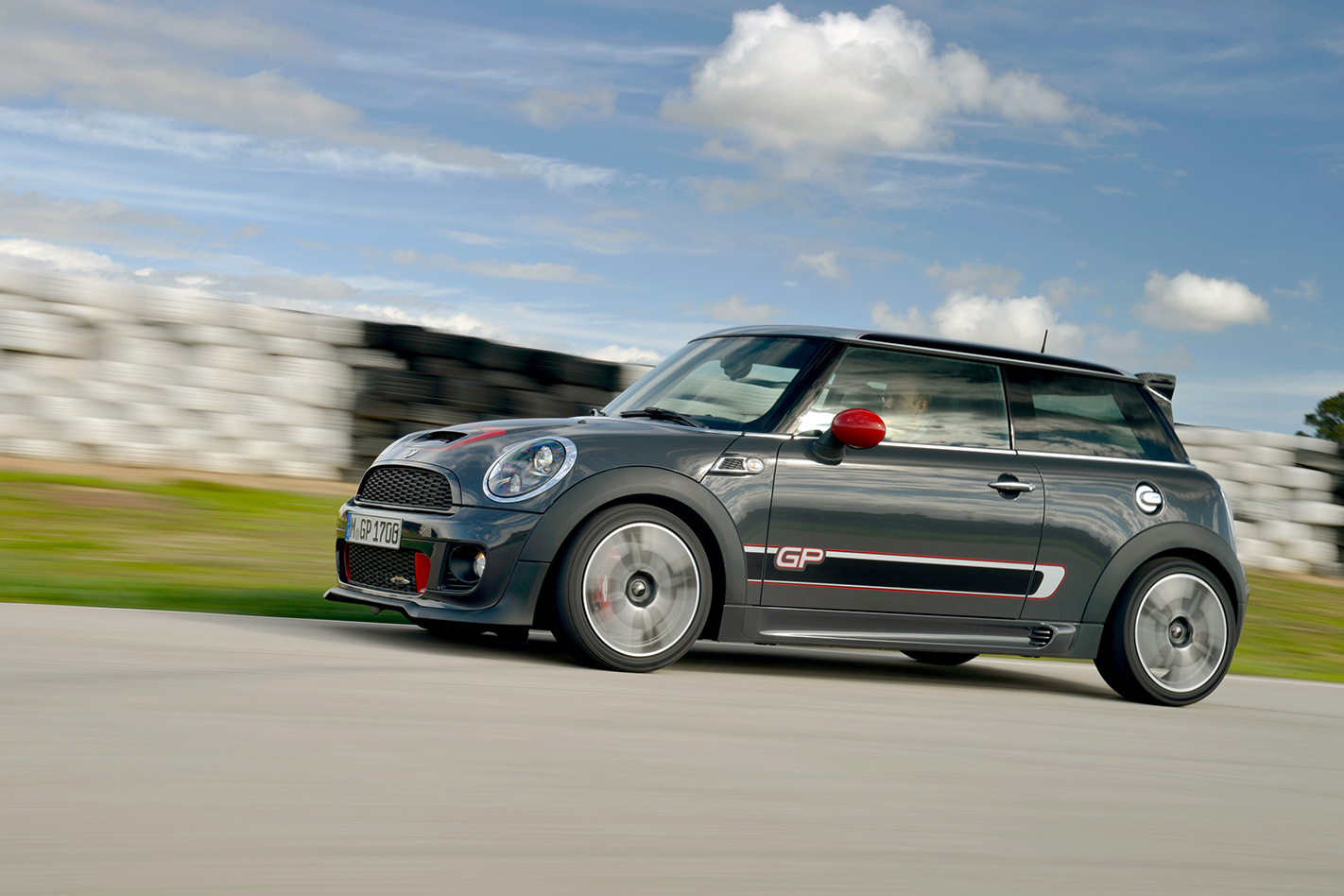 2013-Mini-JCW-GP-side.jpg