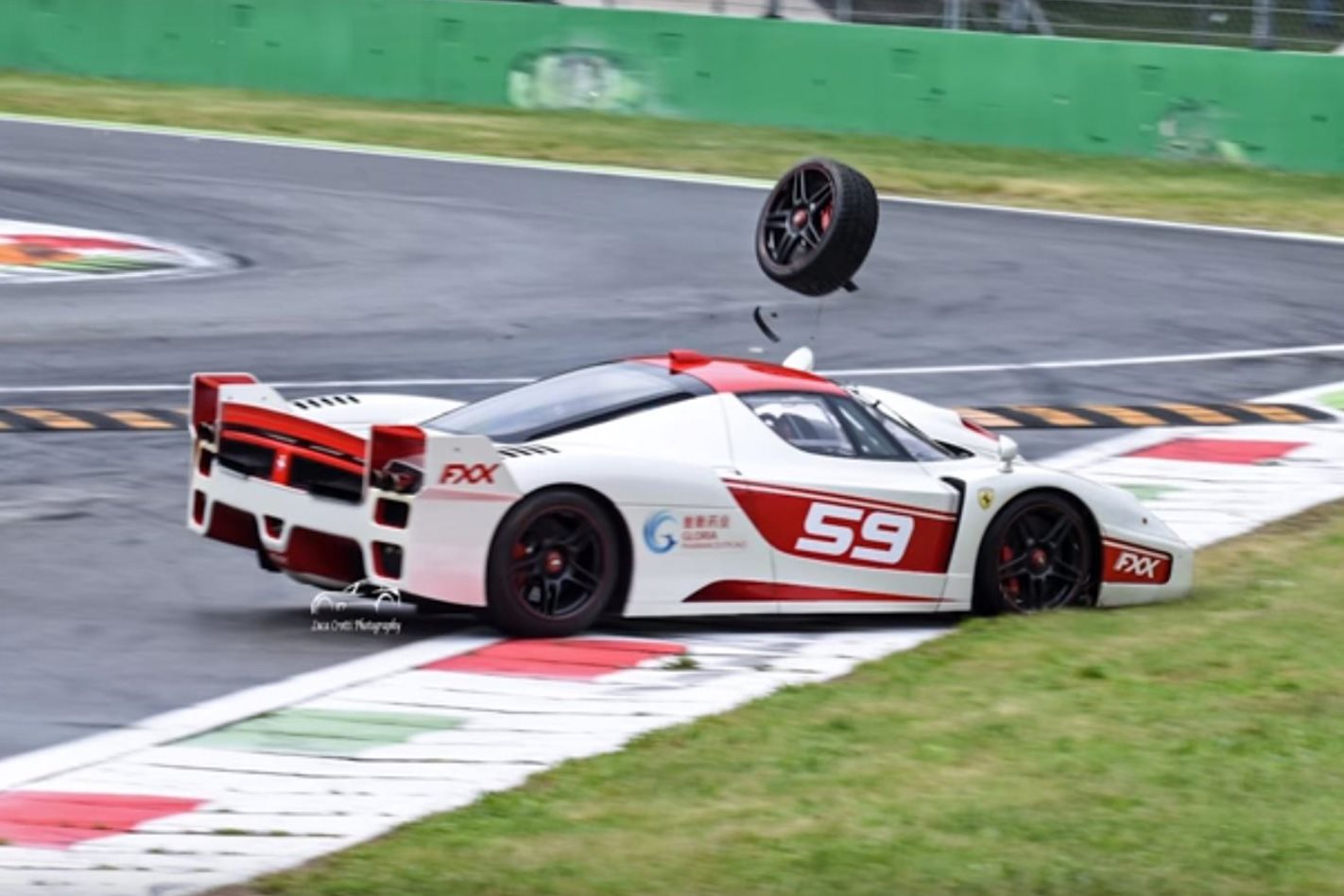 Ferrari FXX Evo crash main