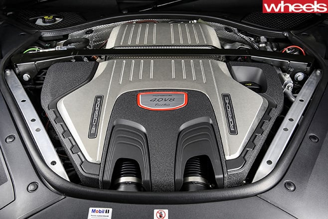 2017-Porsche -Panamera -engine