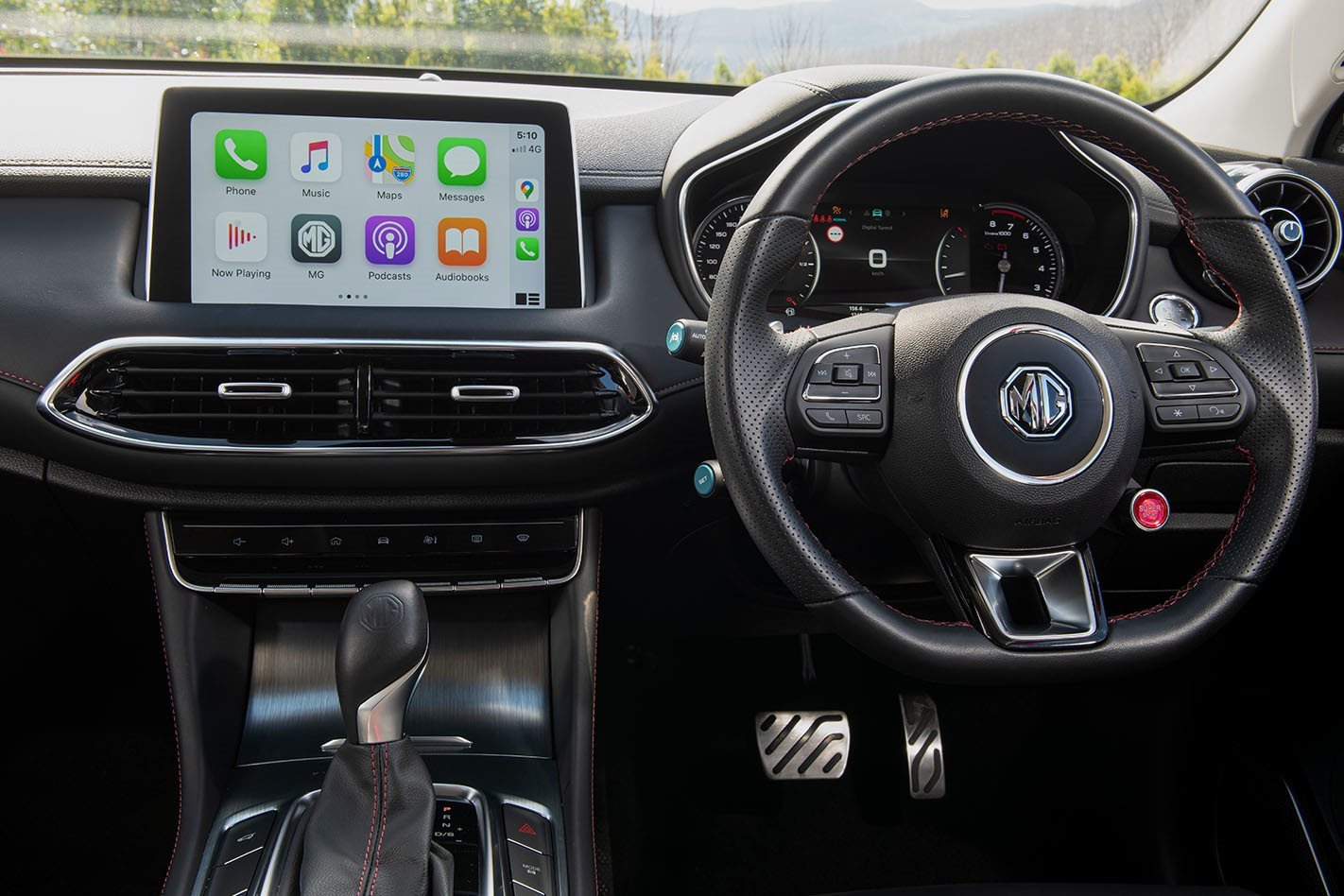 MG HS interior