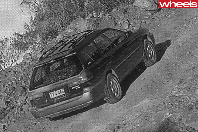 Subaru -Outback -climbing -Arkaroola -trail